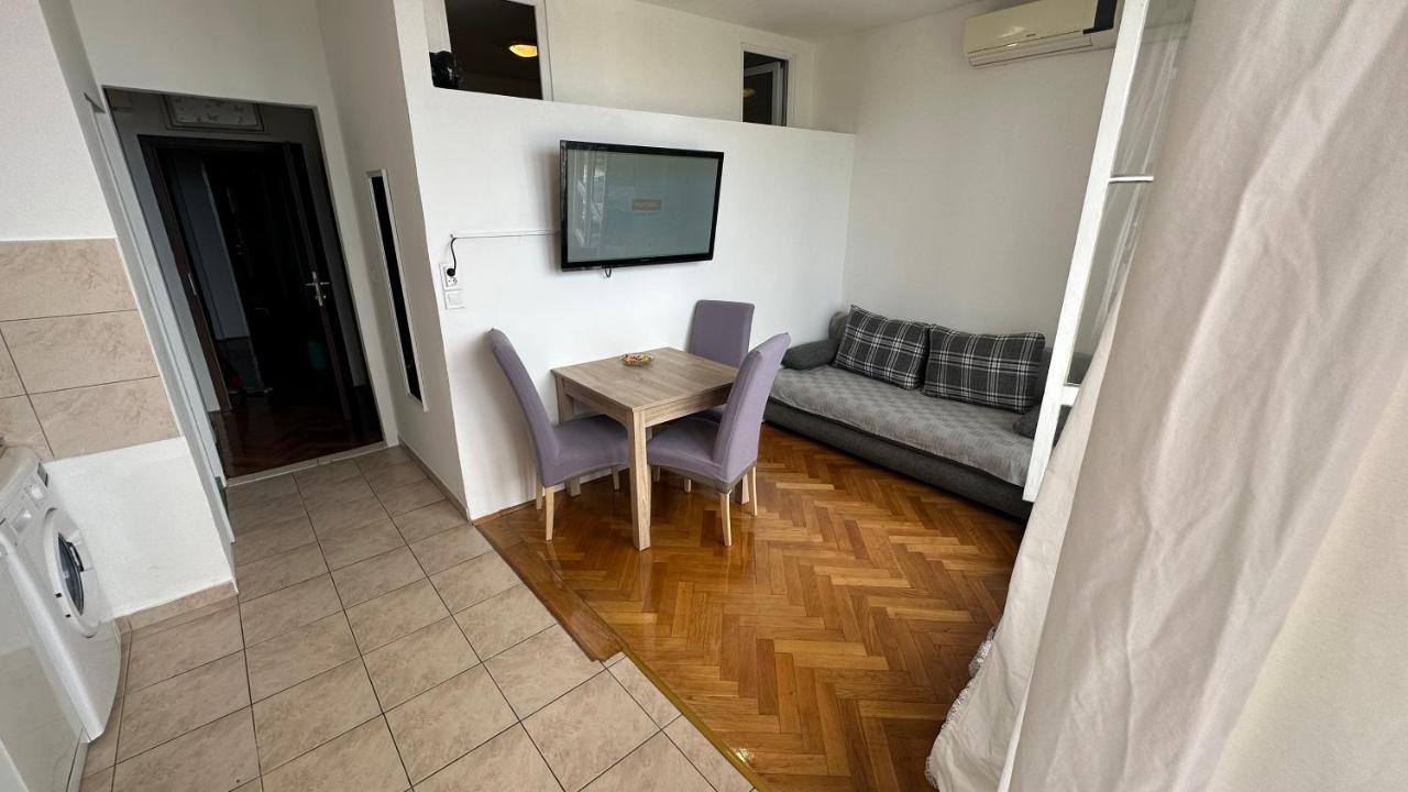 Split Apartments Trpimira Street Buitenkant foto